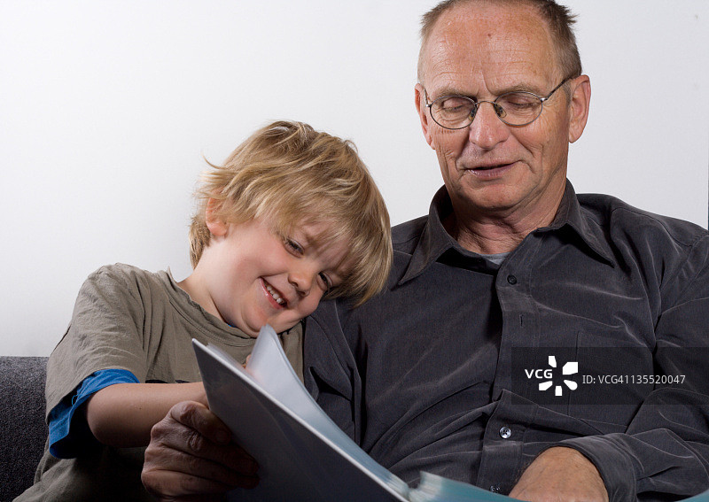 给我讲个故事图片素材