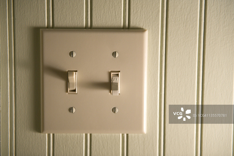 墙上的电灯开关图片素材