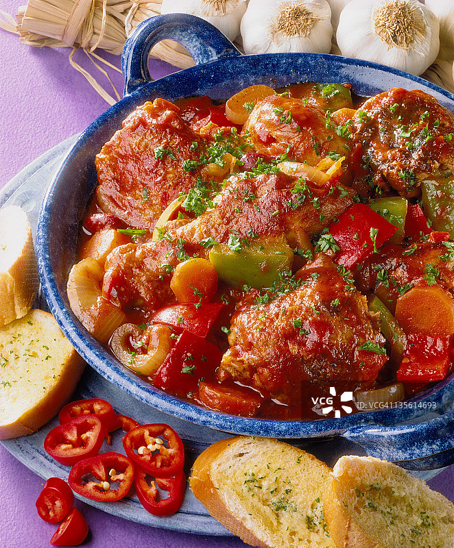 香辣鸡肉蒜香面包图片素材