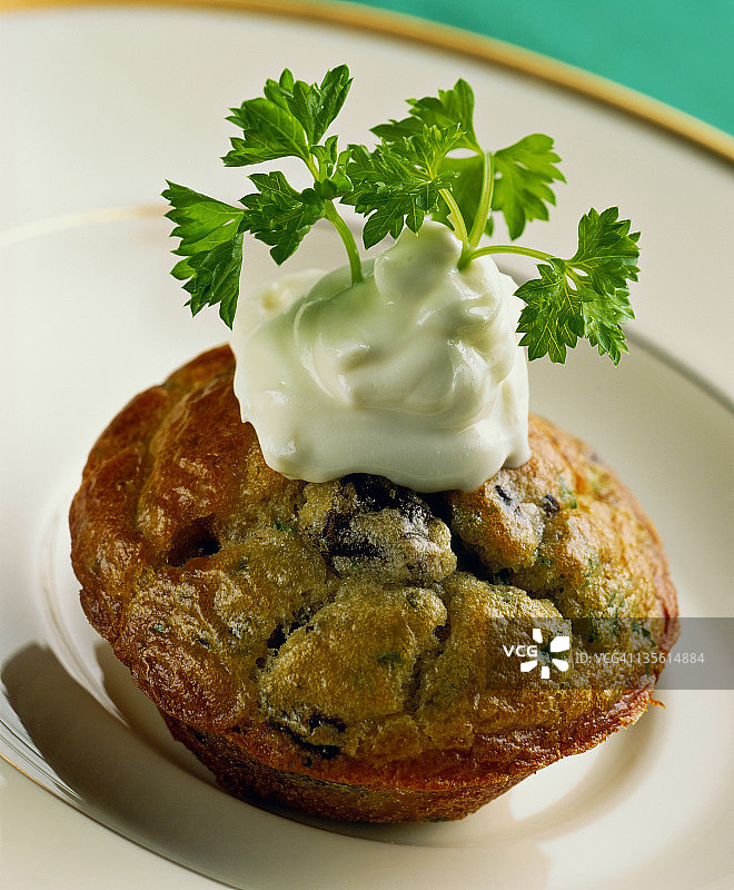 酸奶油和欧芹蘑菇麦芬图片素材