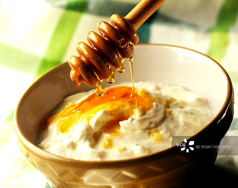 希腊酸奶配蜂蜜图片素材
