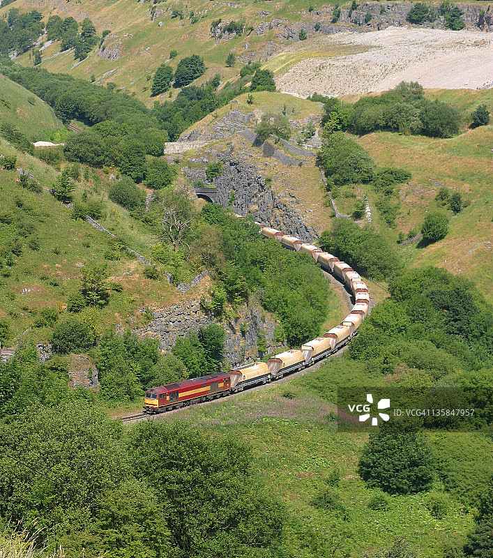 穿过布莱克伍德戴尔的火车图片素材