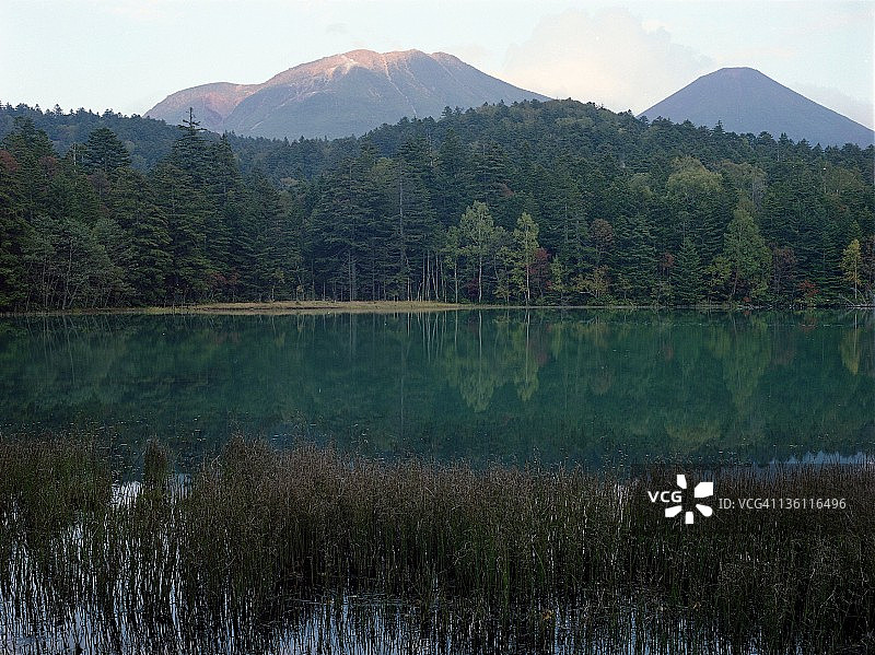 雌阿寒岳和阿寒富士图片素材