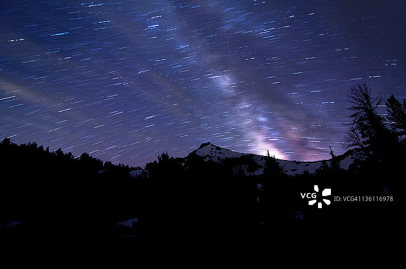 断顶山之上的星星图片素材