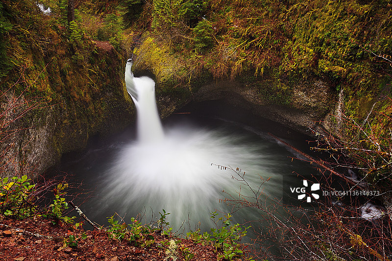 潘趣酒瀑布图片素材