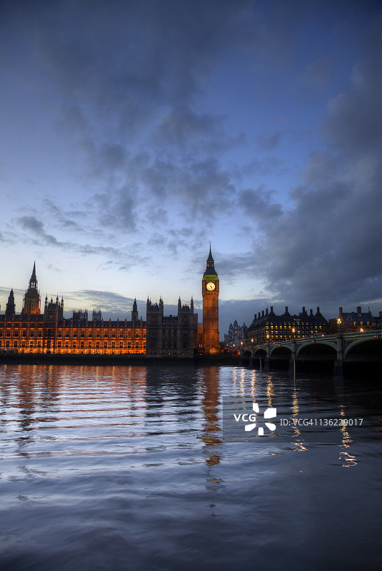 夜幕下的伦敦大本钟与议会大厦图片素材