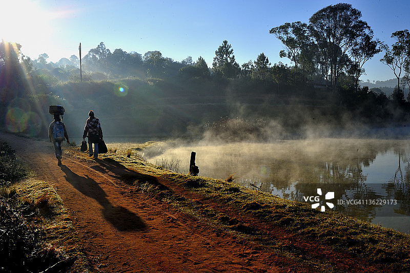 范德里亚纳雾蒙蒙的早晨图片素材