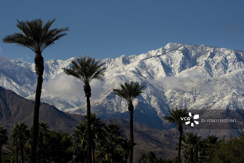 沙漠中的冬雪图片素材