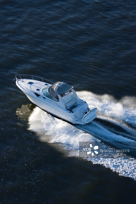 奢华的空中快艇图片素材