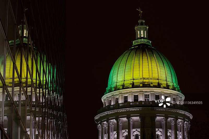 国会大厦倒影图片素材