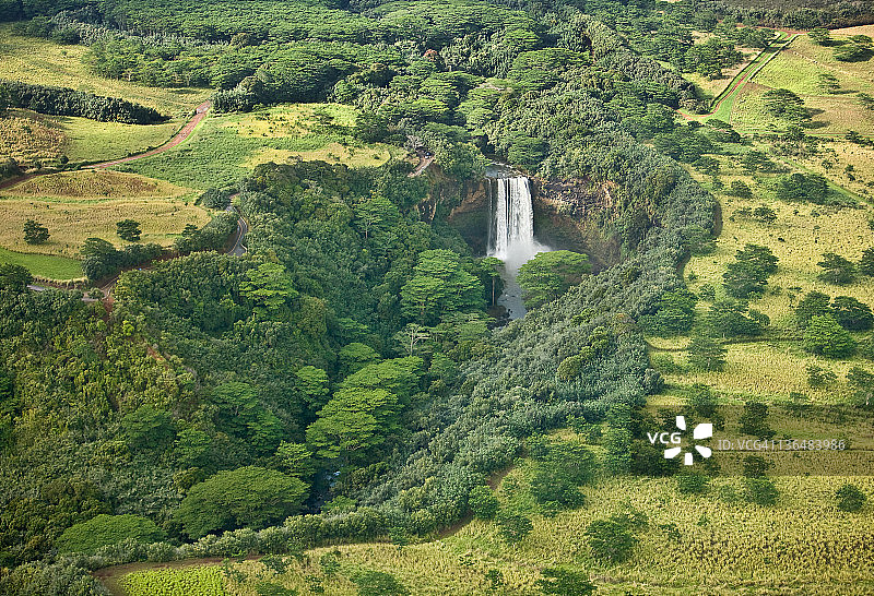 威陆亚瀑布航拍图片素材
