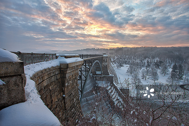 冬季的新克罗顿水坝图片素材