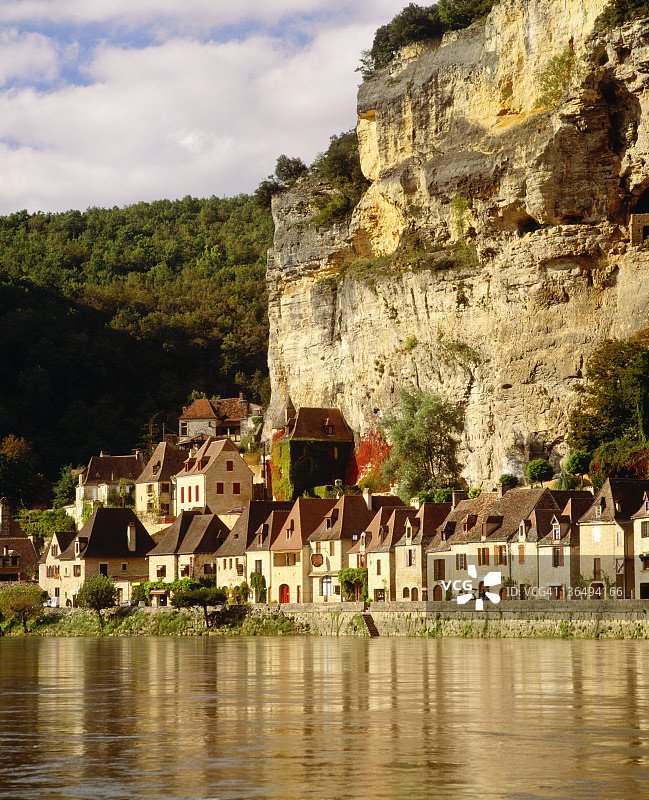 多尔多涅省拉罗克加雅克村的黄昏图片素材