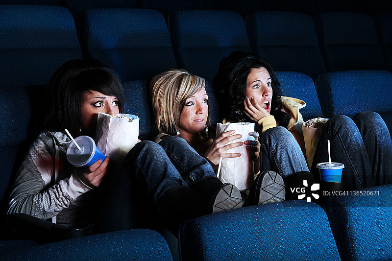 女孩们在看电影图片素材
