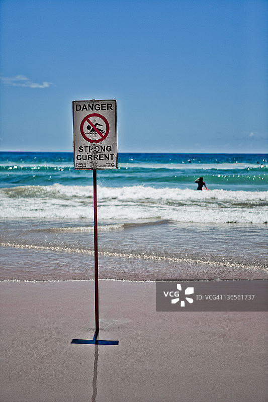 海滩强流危险警示牌图片素材