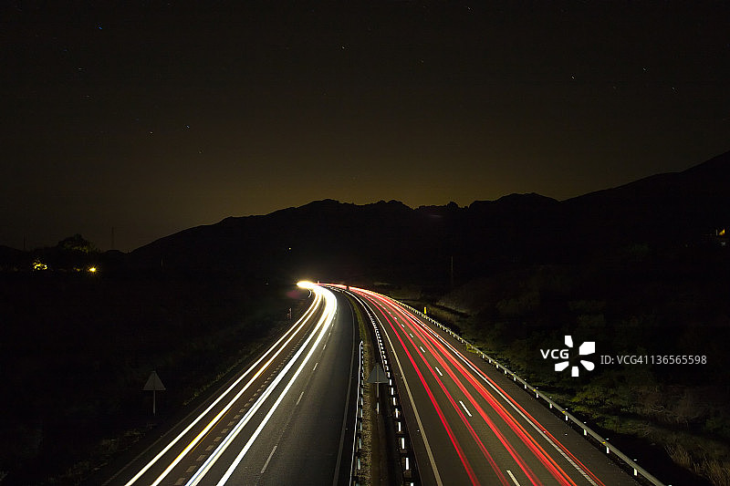 汽车灯光的长曝光图片素材