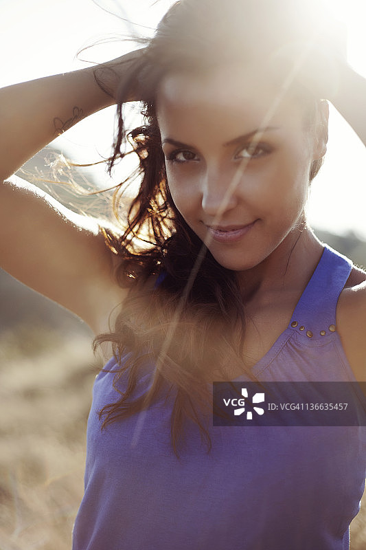 阳光下的女人 портрет图片素材