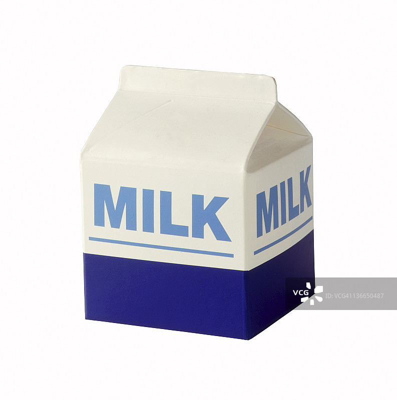 白色背景上的牛奶盒图片素材