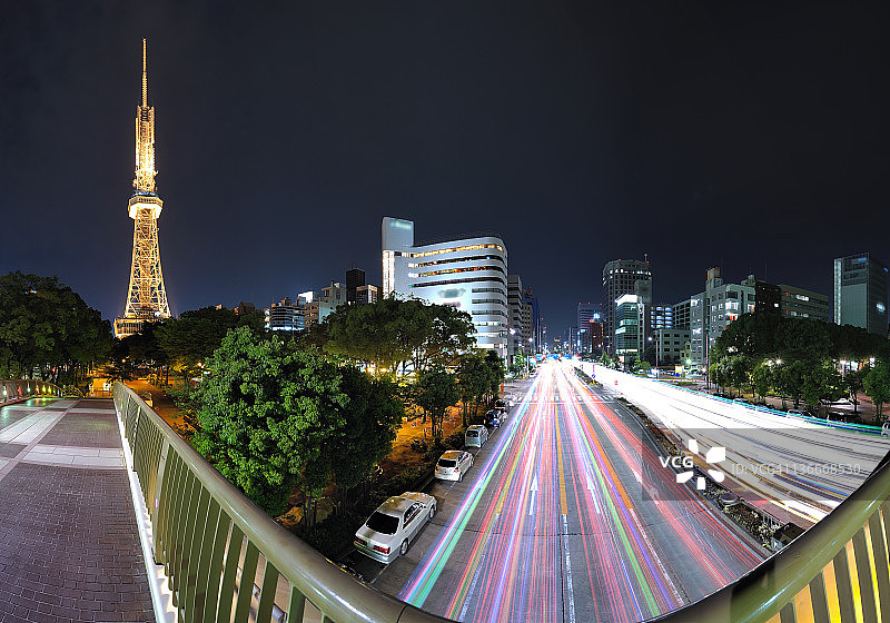 樱花街的光轨图片素材