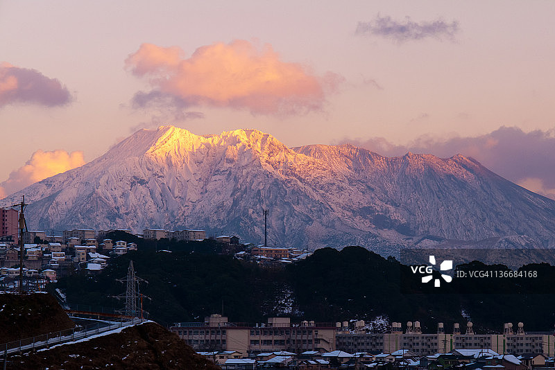 白雪覆盖的樱岛图片素材