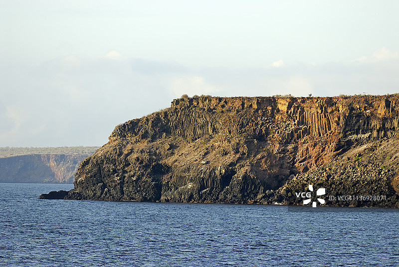 北西摩岛火山悬崖海岸线图片素材