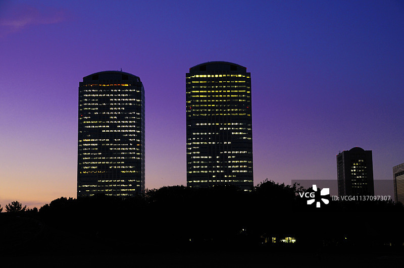 日本千叶县幕张夜景城市景观图片素材