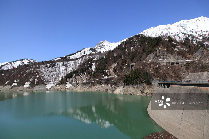 日本本州富山县黑部峡谷水力发电站图片素材