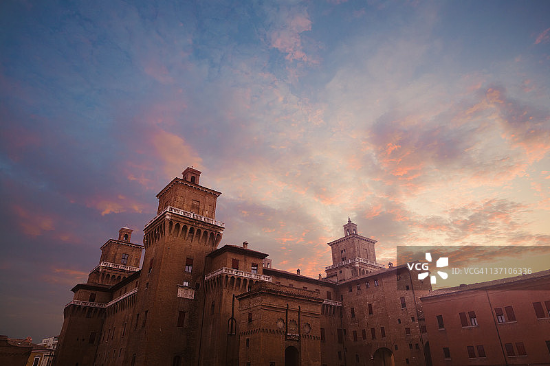 日出时的埃斯特城堡，费拉拉图片素材