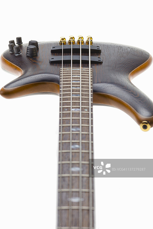 电贝斯吉他的硬件、拾音器和琴弦图片素材