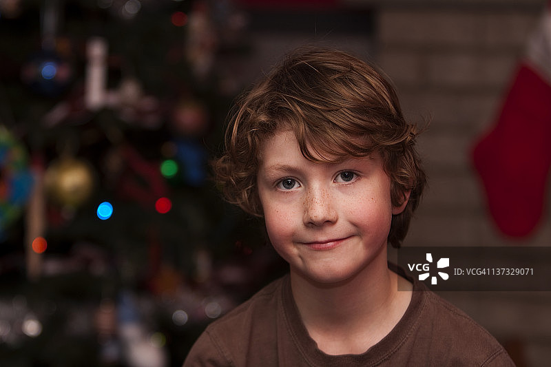 微笑的男孩图片素材