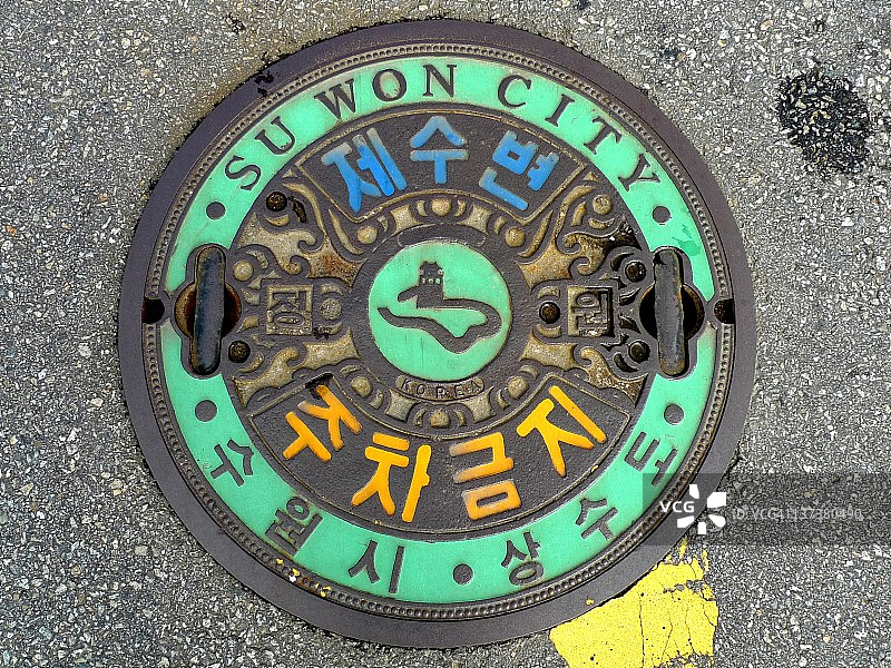 韩国水原市的井盖图片素材