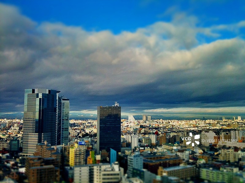 城市上空的云彩图片素材