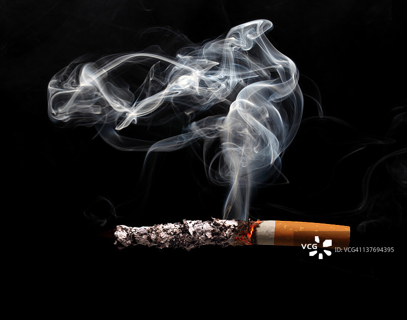 燃烧的香烟图片素材
