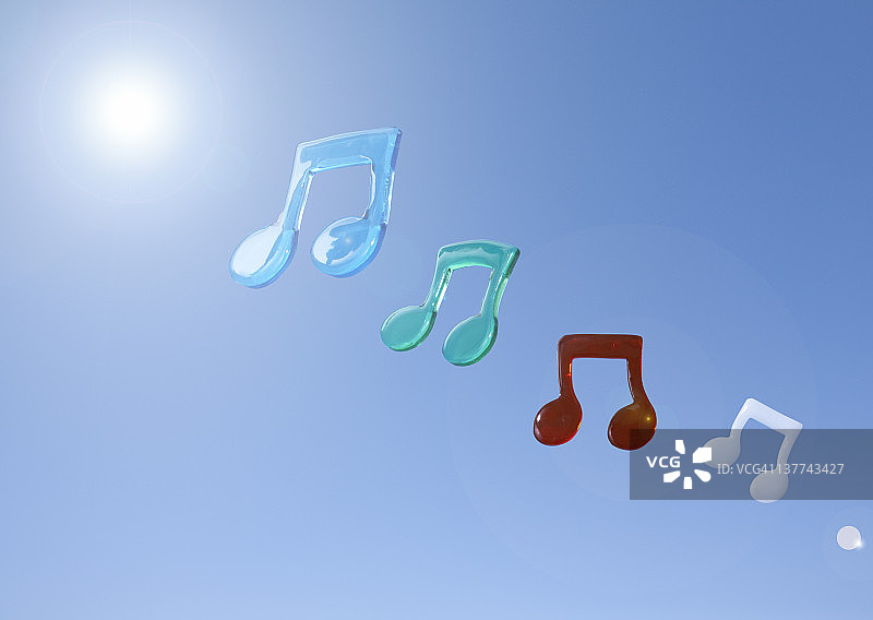 漂浮在蓝色天空中的音符图片素材
