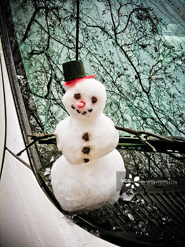 汽车天线上的小雪人图片素材