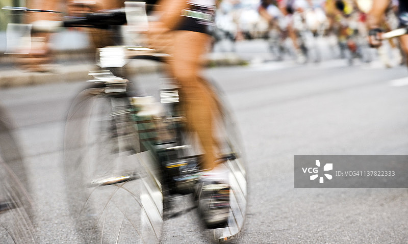 自行车比赛：彩色图像图片素材