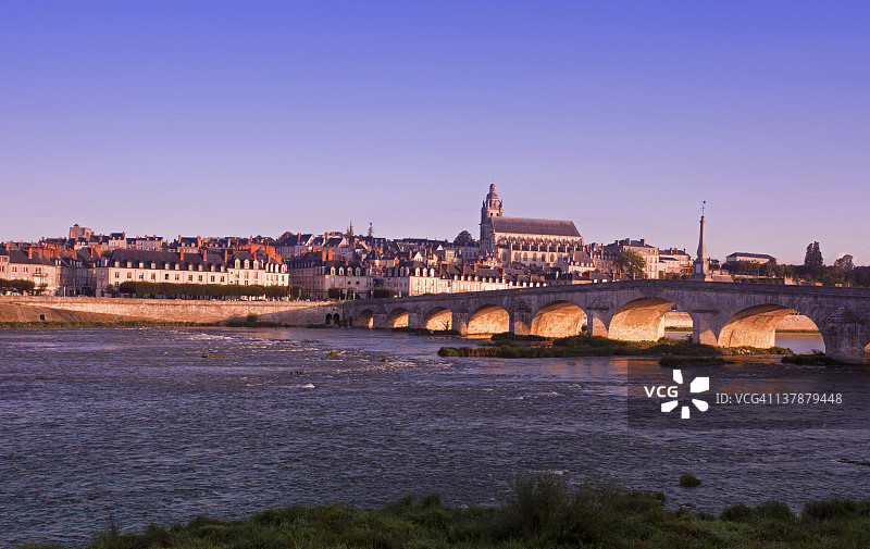 法国布卢瓦的雅克·加布里埃尔桥图片素材