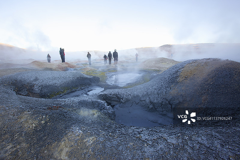 玻利维亚索尔德马纳纳间歇泉盆地的泥浆池图片素材