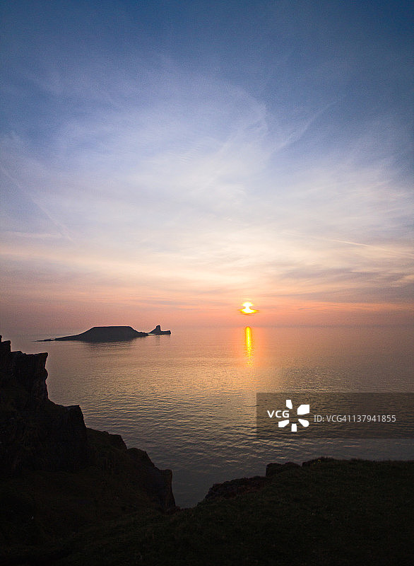 蠕虫头日落图片素材