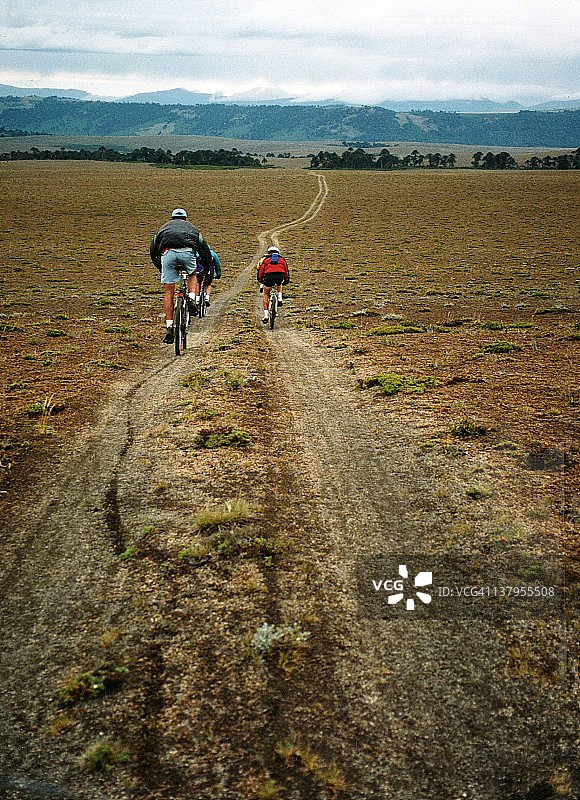 山地自行车骑行图片素材
