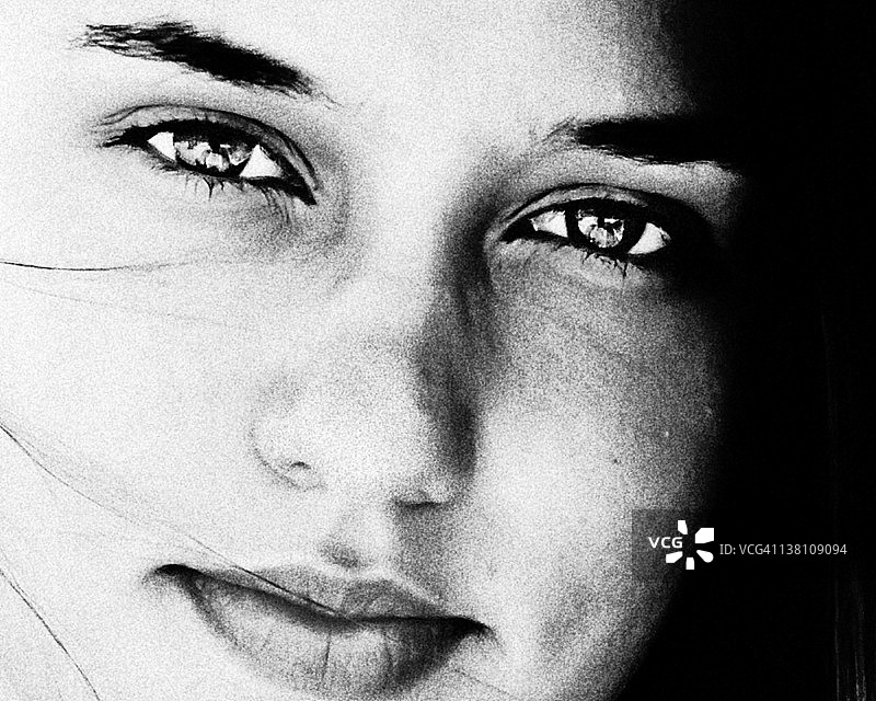 年轻女人面部肖像图片素材