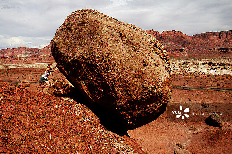 推巨石，美国公路之旅图片素材