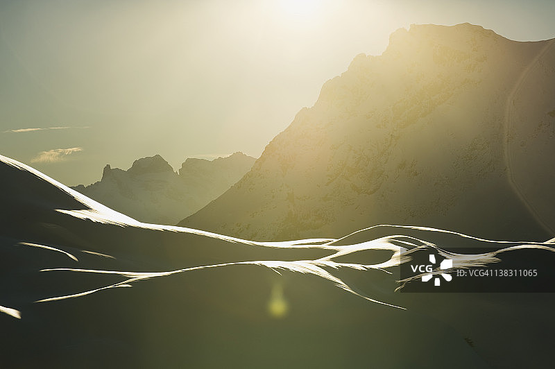 奥地利日出时分的阿尔卑斯山景色图片素材