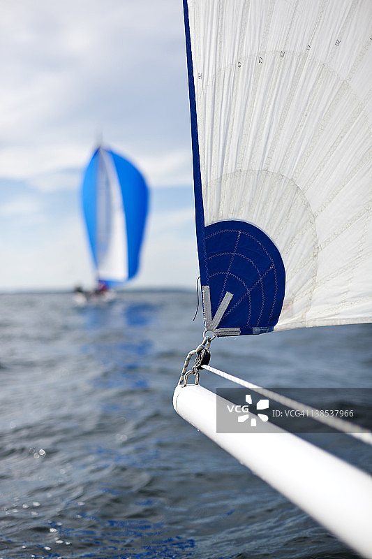 海上的帆船剖面图片素材