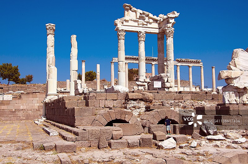 重建的图拉真神庙图片素材