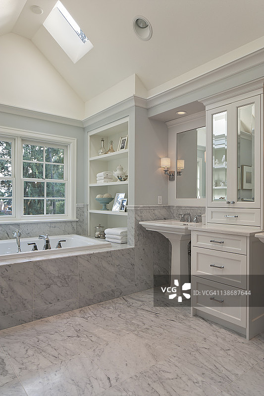 大理石地板主浴室图片素材