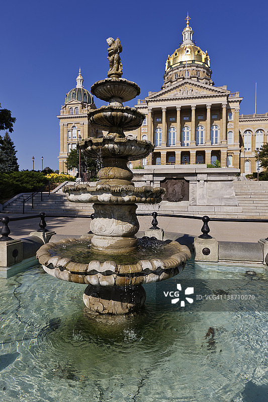 爱荷华州议会大厦和喷泉图片素材