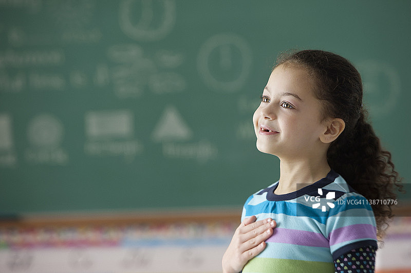 saying Pledge of Allegiance图片素材