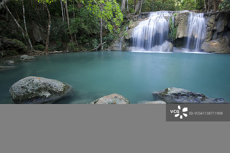 伊拉旺国家公园内的伊拉旺瀑布图片素材
