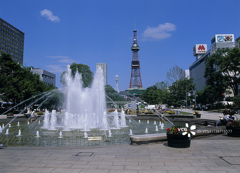 日本北海道札幌电视塔与大通公园图片素材